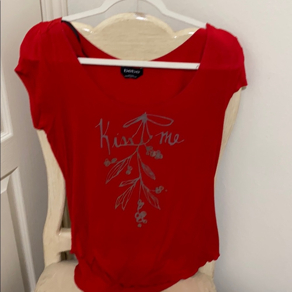 👕 Top red kiss me Bebe 🥰 size M. .